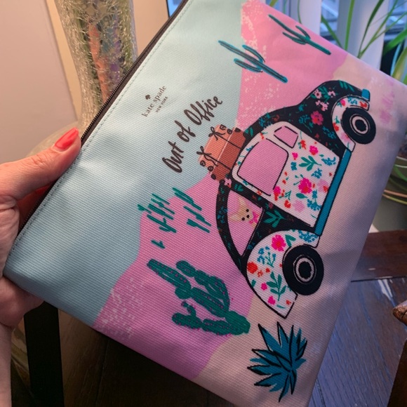 ⛔️SOLD⛔️Authentic Kate Spade CAR-CUTE Zip pouch - Picture 8 of 8